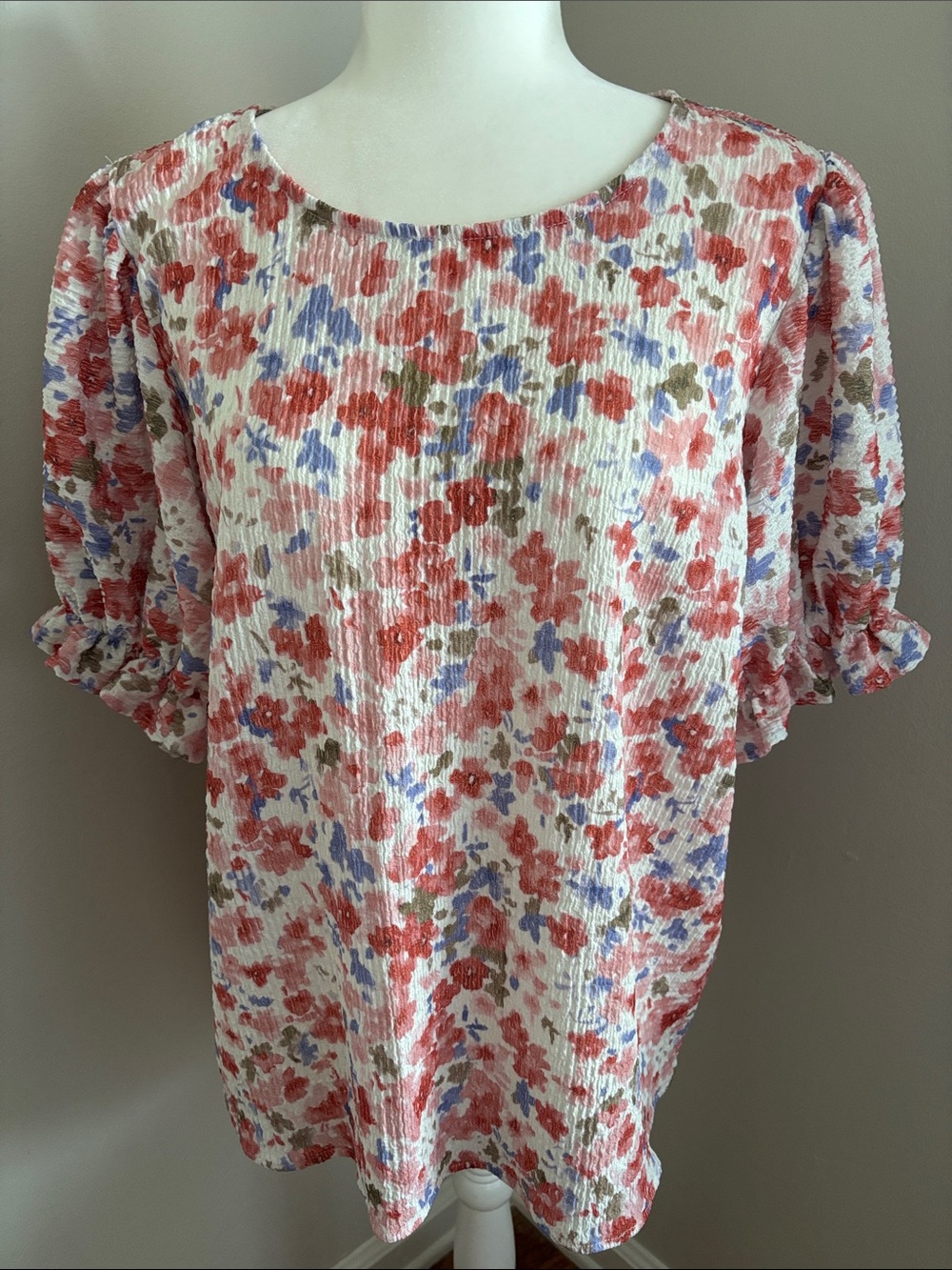Textured Floral Short-Sleeve Blouse in Coral and Lavender